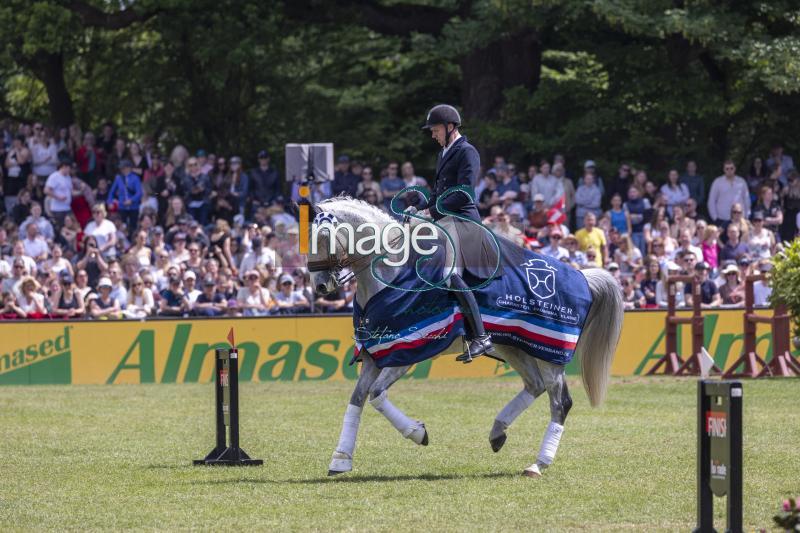 dressage PrizeGiving_Hamburg_20240512_SS350403.jpg